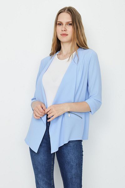 Select Moda Jachetă subțire de damă albastru deschis cu croială asimetrică