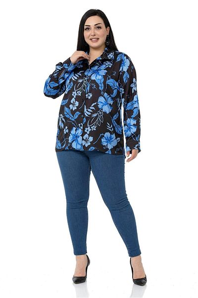 DISENTIS MODEST Cămașă Plus Size din satin cu flori albastre pe fundal negru