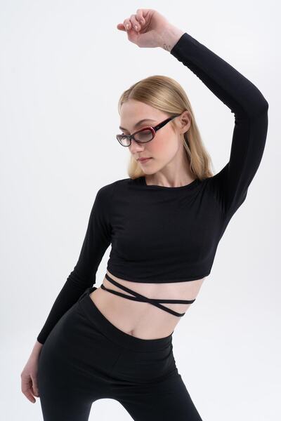 Re-clo بلوزة راشيل قصيرة ومزينة بالدانتيل