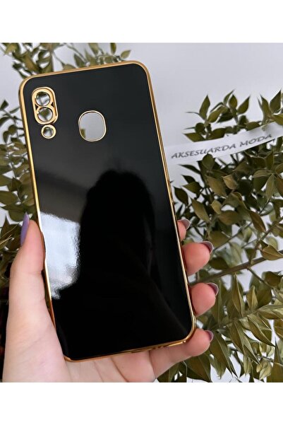 Aksesuarda Moda Samsung A20-A30  Uyumlu Gold Detaylı Lazer Kesim Parlak Kılıf