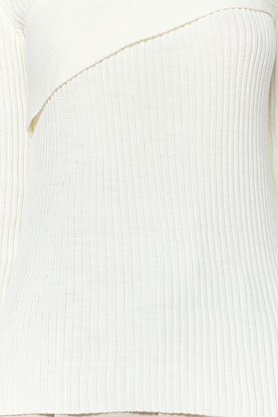 Trendyol Collection Ecru Square Collar Knitwear Sweater TWOAW24KZ00114