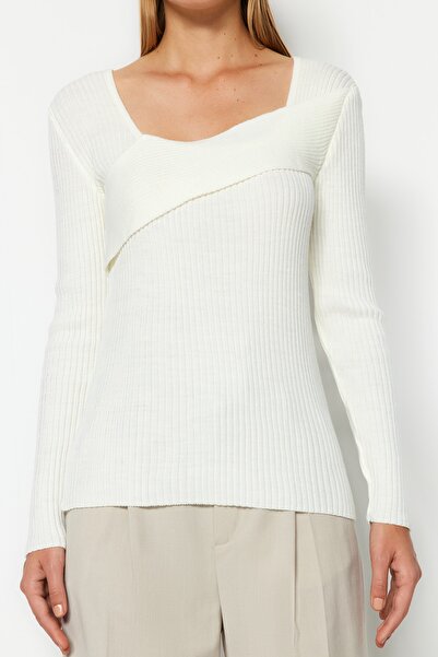 Trendyol Collection Ecru Square Collar Knitwear Sweater TWOAW24KZ00114