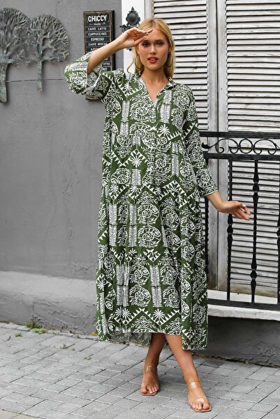 Chiccy Italské armádní zelené velkolepé pletené šaty s límcem s volánovým celoplošným potiskem