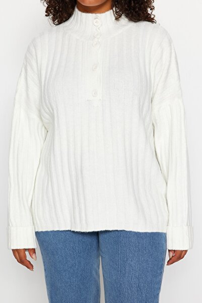 Trendyol Curve Затишний трикотажний светр екрю пуловер на ґудзиках TBBAW24AN00045