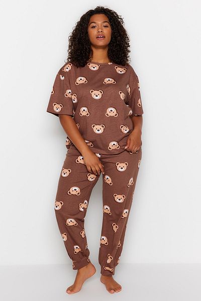 Trendyol Curve Braunes Pyjama-Set aus Strick mit Teddybär-Muster TBBAW23AI00039