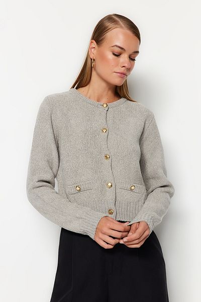 Trendyol Collection Premium grauer Crop-Strick-Cardigan – Taschendetail, Spezialgarn TWOAW24HI00051