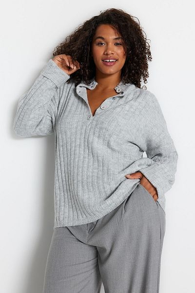 Trendyol Curve Grauer Strickpullover mit Kordelzug und Knöpfen, TBBAW24AN00045