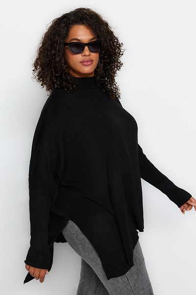 Trendyol Curve Relax Fit Schwarzer Strickpullover – Stehkragen und Schlitzdetail TBBAW24AN00032