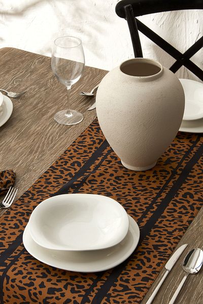 Karaca Home Пътека за декорация с леопард 140x200 см