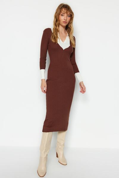 Trendyol Collection Brązowa dzianinowa sukienka Midi z blokami kolorów TWOAW23EL00024
