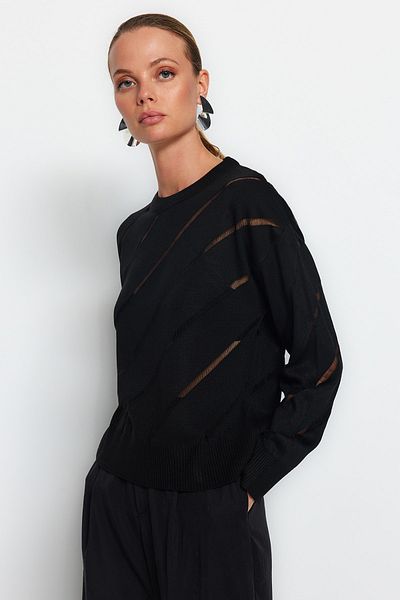 Trendyol Collection Schwarzer Strickpullover mit Lochmuster TWOAW24KZ00157