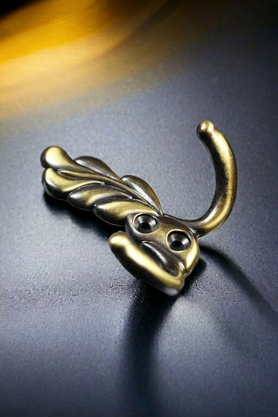 Dizaynhouse Antique Metal Yellow Antique Ivy Hanger