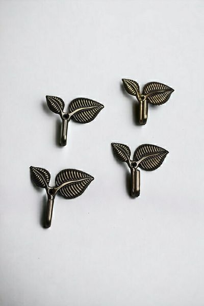 Dizaynhouse Black Metal - Luxury Leaf Design Hanger