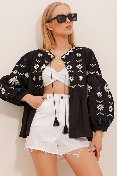 Trend Alaçatı Stili Schwarze Damenjacke mit Ballonärmeln und Stickerei ALC-X10541