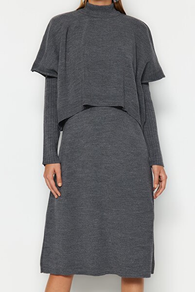 Trendyol Collection Anthrazitfarbenes Strick-Midikleid – weite Passform, Pullover, TWOAW24EL00012