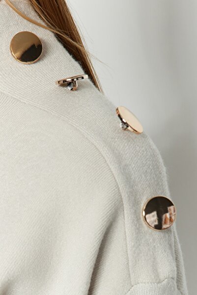 Trendyol Collection Sweter z dzianiny z guzikami i kamieniami TWOAW24KZ00370