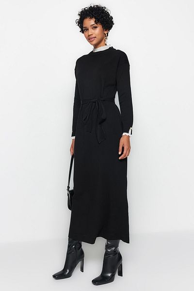 Trendyol Modest Schwarzes Strickkleid mit Perlendetail TCTAW24EB00001