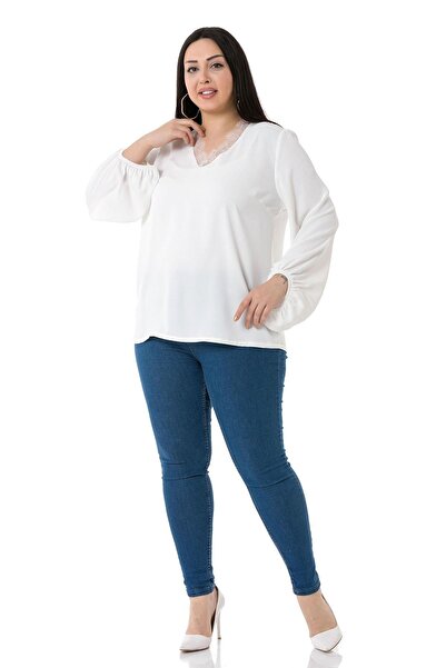 DISENTIS MODEST Λευκή Μπλούζα Plus με Δαντελένιο Γιακά και Φαρδιά Ελαστικά Μανίκια