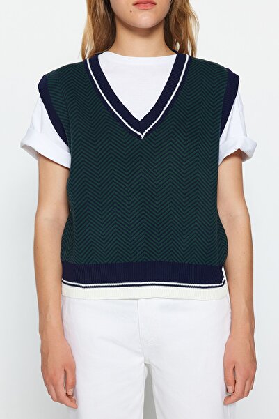 Trendyol Collection Tmavý námořnický pletený svetr s výstřihem do V s geometrickým vzorem TWOAW22BZ0051