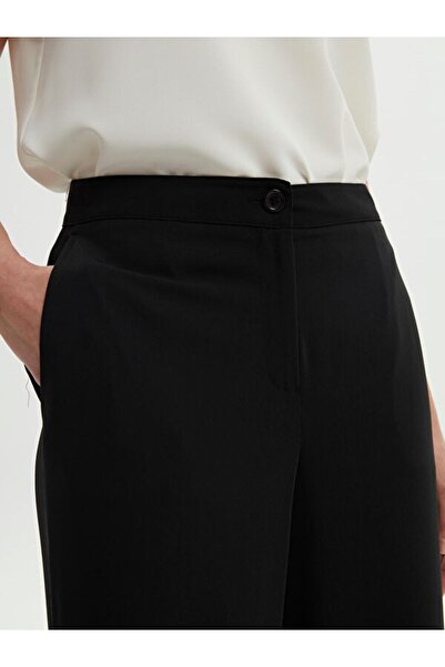 Faik Sönmez Capri with Lace Detail on the Leg 66211