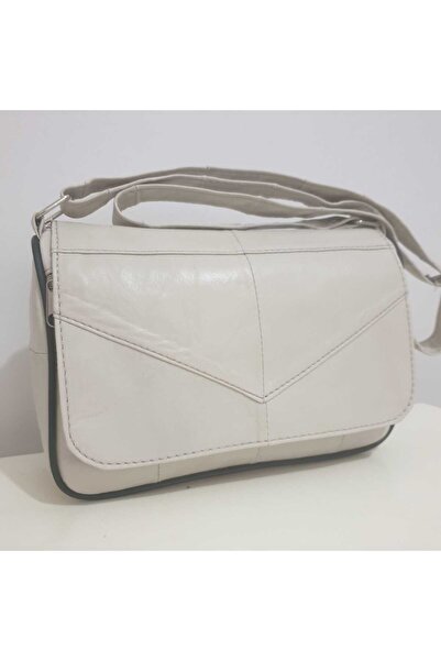 atter GEANT DE FEMEIE DIN PIELE VERITĂ