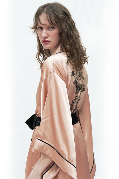Mita Concept KIMONO SATIN CU MANECĂ LILIACUL AUR