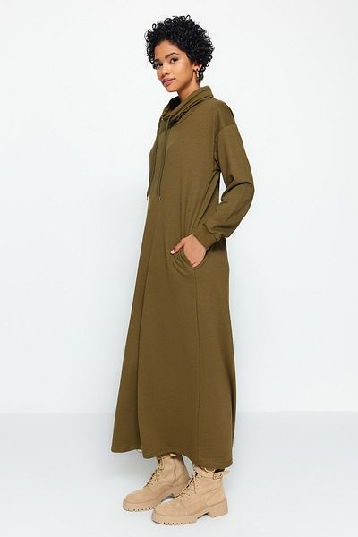 Trendyol Modest Χακί Χρώμα Oversize Μακρύ Πλεκτό Φόρεμα - Σταντ γιακά και λεπτομέρεια κορδόνι TCTSS22EB0132