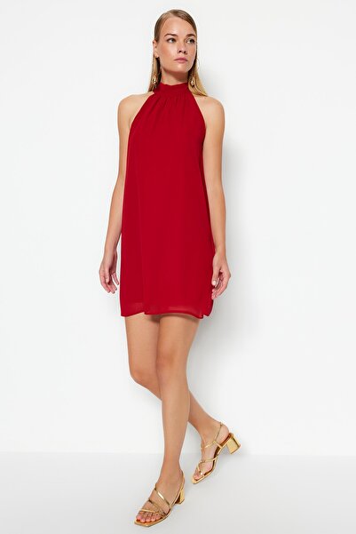 Trendyol Collection Piros, egyenes szabású, kötőfék nyakú mini sifon bélésű szőtt ruha TWOSS23EL01059