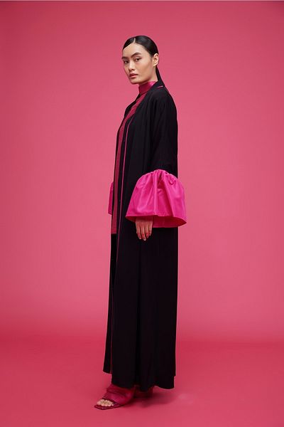 Nuum Design Taffeta Flywheel Sleeves Abaya black fuchsia