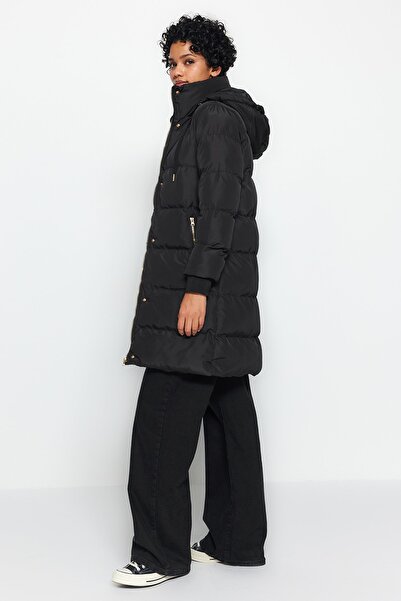 Trendyol Collection Černá vodoodpudivá bunda s kapucí TWOAW24MO00119