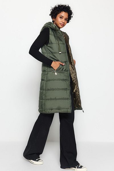Trendyol Collection Khaki vodoodpudivá dlouhá vesta s kapucí TWOAW24YE00017