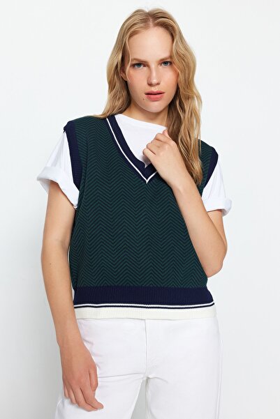 Trendyol Collection Tmavý námořnický pletený svetr s výstřihem do V s geometrickým vzorem TWOAW22BZ0051