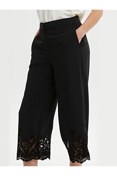 Faik Sönmez Capri with Lace Detail on the Leg 66211