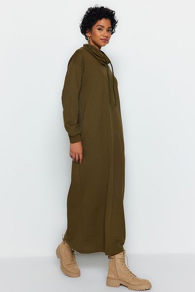 Trendyol Modest Χακί Χρώμα Oversize Μακρύ Πλεκτό Φόρεμα - Σταντ γιακά και λεπτομέρεια κορδόνι TCTSS22EB0132