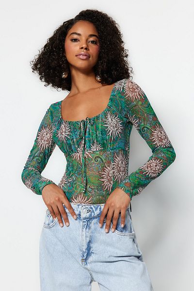 Trendyol Collection Πράσινο σχέδιο, τετράγωνο γιακά, τούλι, ελαστικό πλεκτό σώμα TWOSS23BD00090