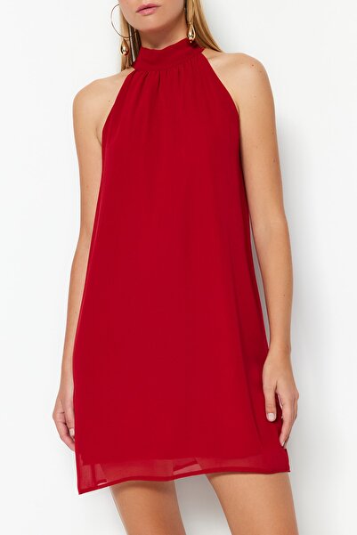 Trendyol Collection Piros, egyenes szabású, kötőfék nyakú mini sifon bélésű szőtt ruha TWOSS23EL01059