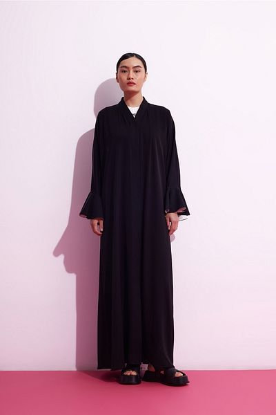 Nuum Design Flywheel Sleeves Abaya Black White