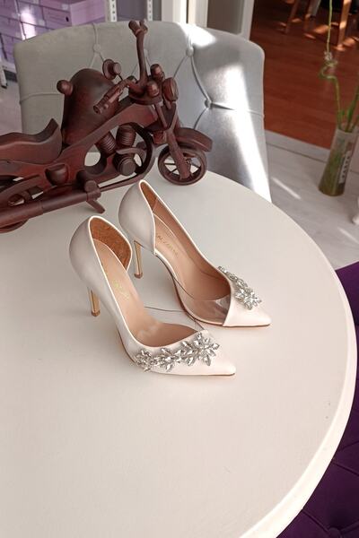 LA CALZATURE Sedef Deri Yan Şeffaf 11cm Topuklu Yıldız Aksesuarlı Kadın Gelinlik Ayakkab