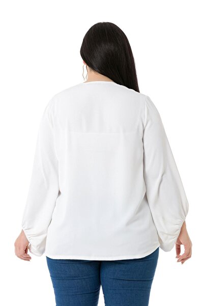 DISENTIS MODEST Λευκή Μπλούζα Plus με Δαντελένιο Γιακά και Φαρδιά Ελαστικά Μανίκια