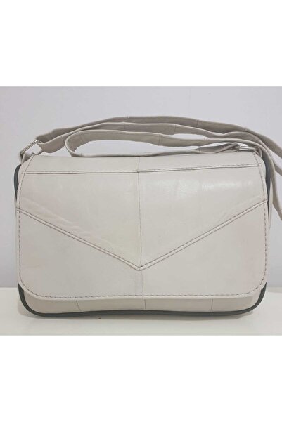 atter GEANT DE FEMEIE DIN PIELE VERITĂ