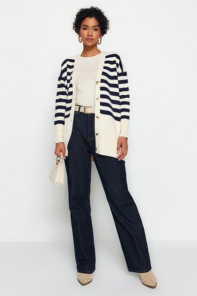 Trendyol Modest Gestreifte Strickjacke mit V-Ausschnitt in Steinmarineblau TCTAW24TH00034