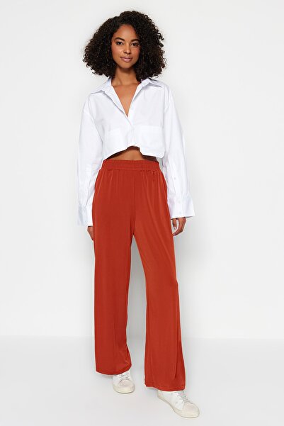 Trendyol Collection Pružné pletené kalhoty s vysokým pasem – skořicová široká noha, uvolněný střih TWOSS23PL00129