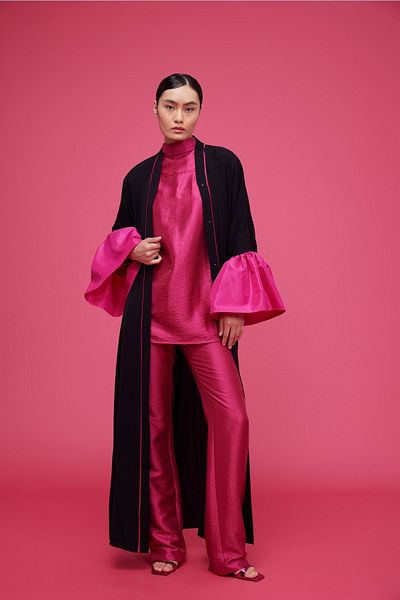 Nuum Design Taffeta Flywheel Sleeves Abaya black fuchsia