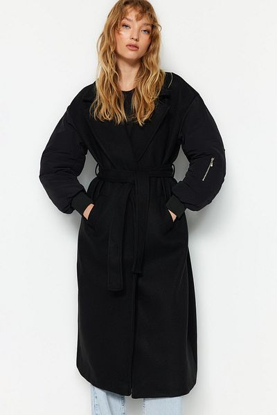 Trendyol Collection Μαύρο Oversize φαρδύ κομμένο ζωσμένο μανίκι Bomber Λεπτομερές μακρύ παλτό με στάμπα TWOAW24KB00003