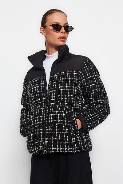 Trendyol Collection Premium Tweed Down παλτό - Μαύρο, κανονική εφαρμογή TWOAW24MO00039