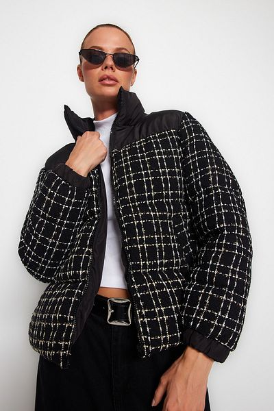 Trendyol Collection Premium Tweed Down παλτό - Μαύρο, κανονική εφαρμογή TWOAW24MO00039