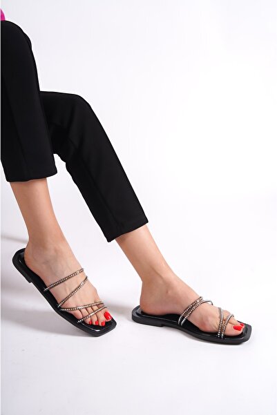 Capone Outfitters Czarne damskie kapcie Capone Blunt Toe z paskiem na płaskim obcasie