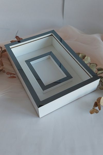 Verda Çerçeve 25x35 εκ. Καπνιστό-λευκό Μοντέλο Σχεδιασμού Κουτί Τριαντάφυλλου Κορνίζα μνήμης με χώρο φωτογραφίας! Νέο μοντέλο σκελετός!