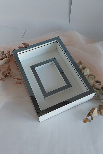 Verda Çerçeve 25x35 εκ. Καπνιστό-λευκό Μοντέλο Σχεδιασμού Κουτί Τριαντάφυλλου Κορνίζα μνήμης με χώρο φωτογραφίας! Νέο μοντέλο σκελετός!