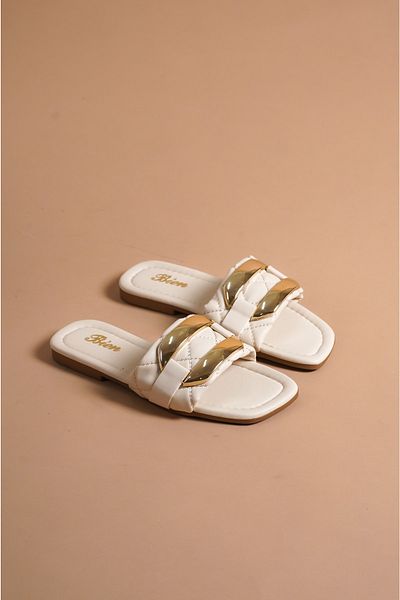munora butik شبشب جلدي بإبزيم ذهبي
